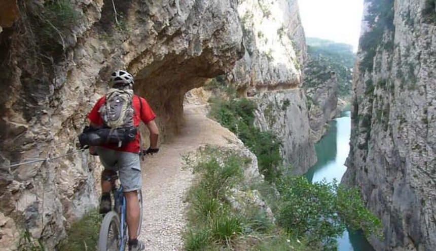 WATCH: This Is One Of The Most Perilous Biking Trails In The World! WATCH: This Is One Of The Most Perilous Biking Trails In The World!