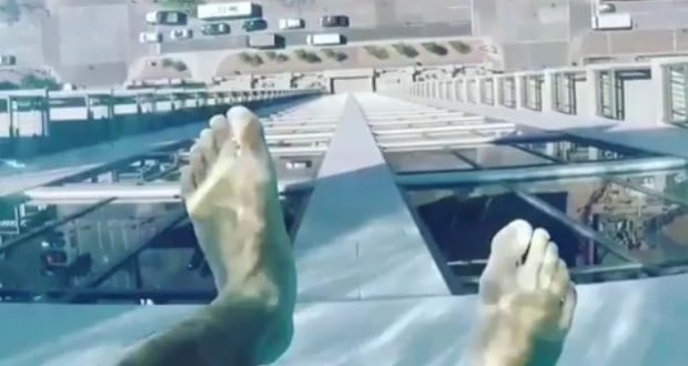 We bet your legs won’t stop trembling after stepping into this swimming pool! We bet your legs won’t stop trembling after stepping into this swimming pool!