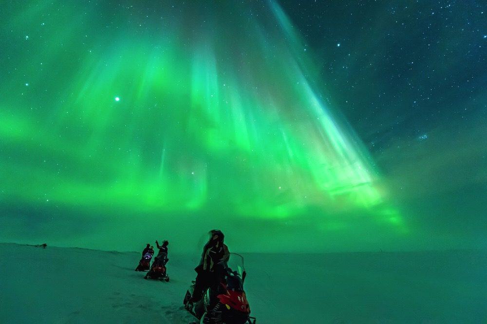 Northern-Lights-Trip-on-the-snowmobiles
